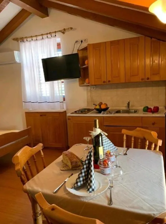 Lovely Studio Apartments Mali Raj Vrsar Prázdninový dům